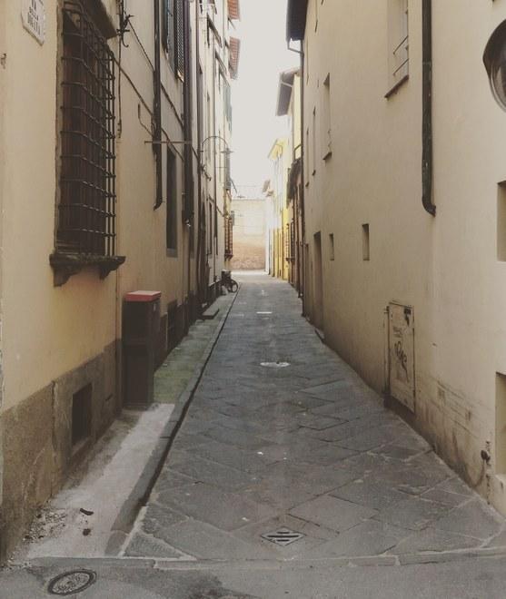 Il “vicolo del piacere” alle spalle del Teatro 