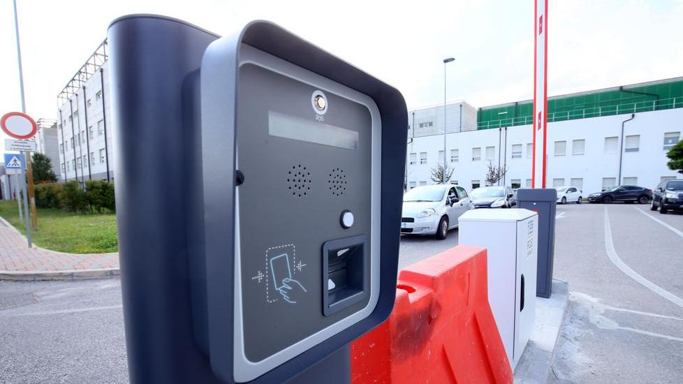 Sbarre ai parcheggi Sistemati tutti gli impianti a Cona