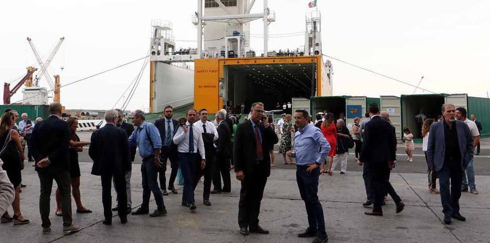 Una nave nuova di zecca per la festa della Grendi 