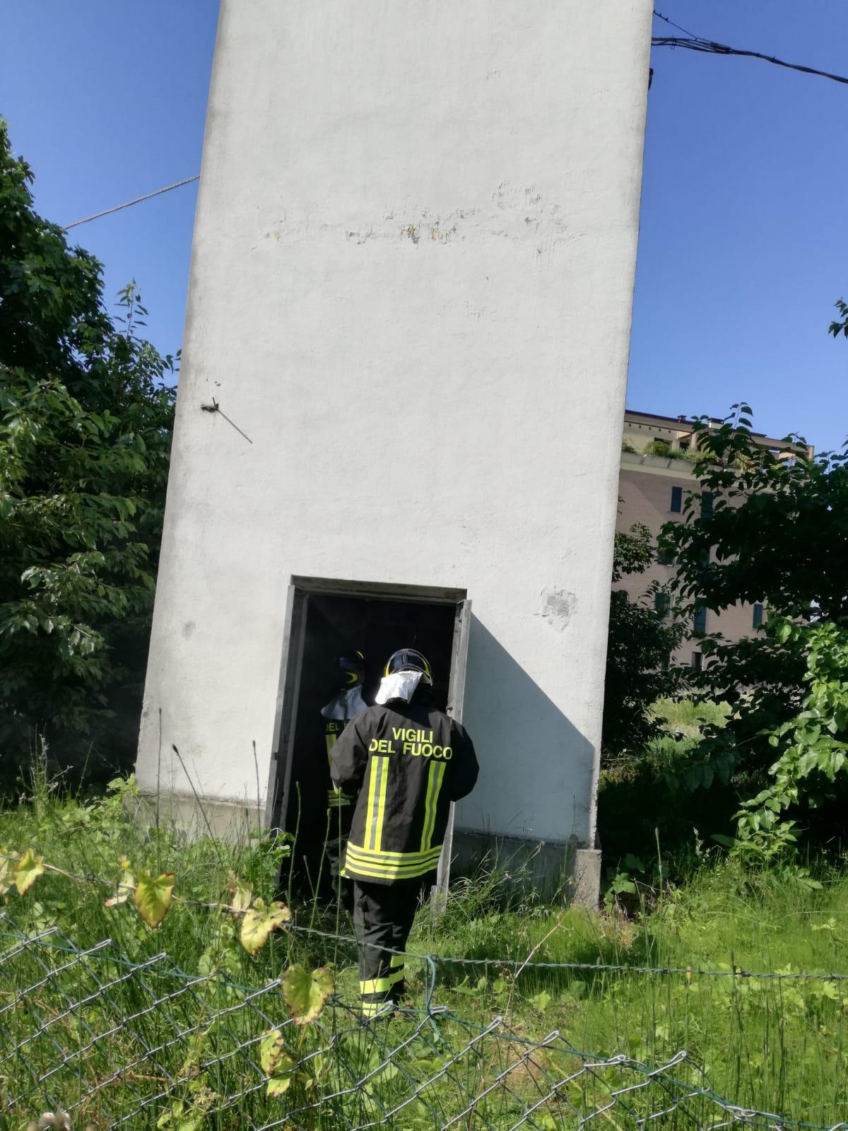 Reggio Emilia, cabina elettrica a fuoco: quartiere al buio