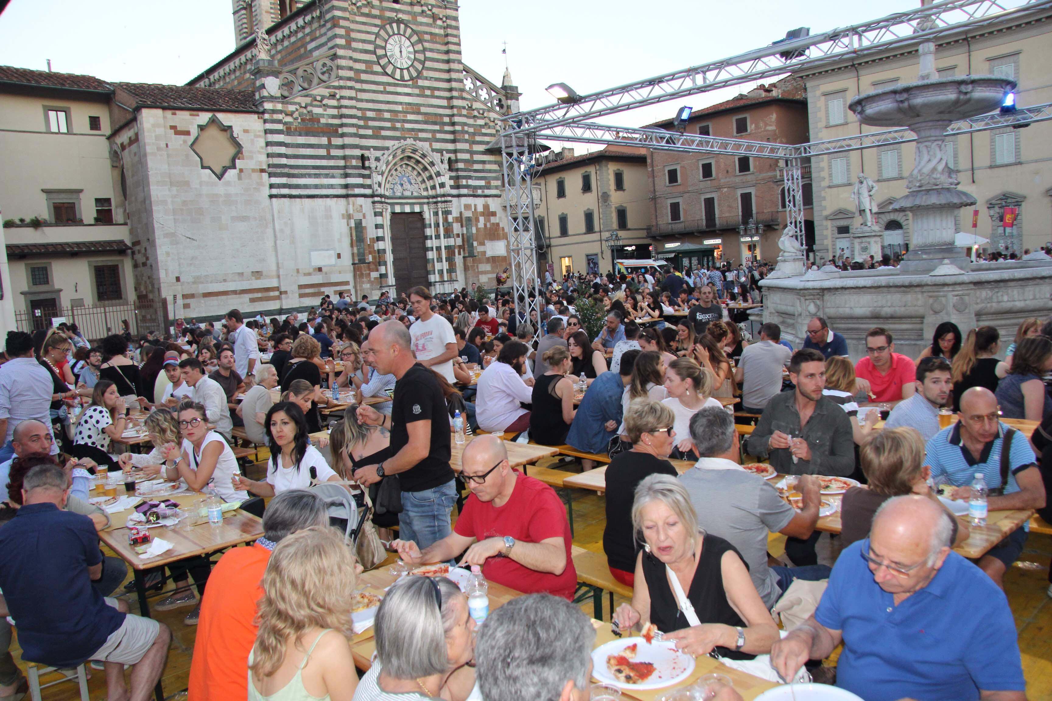 Il Prato Pizza Festival in piazza Duomo nell'edizione 2017 