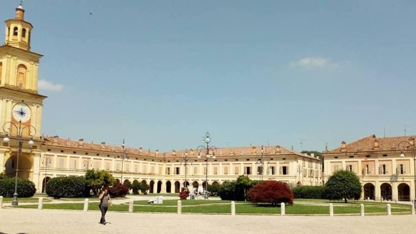 Gualtieri, i commercianti: «Il set del film su Antonio Ligabue ci fa perdere le vendite»