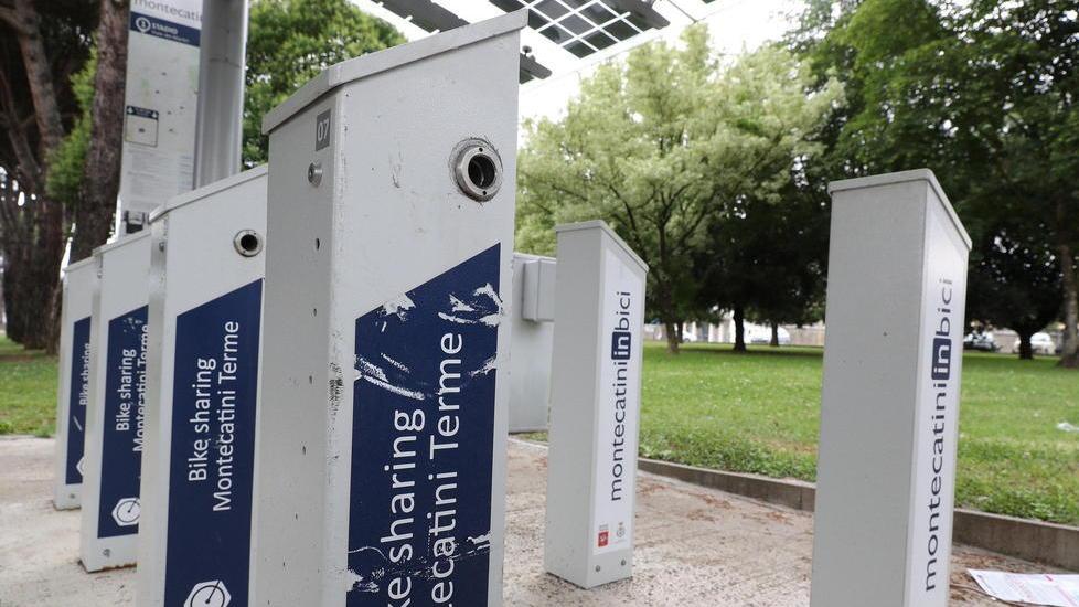 Ruba bici al bike sharing: preso