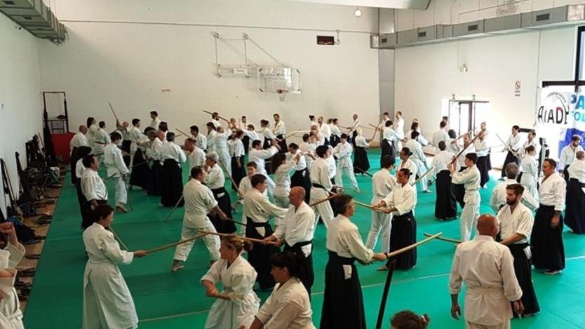 Stage di aikido con 150 partecipanti