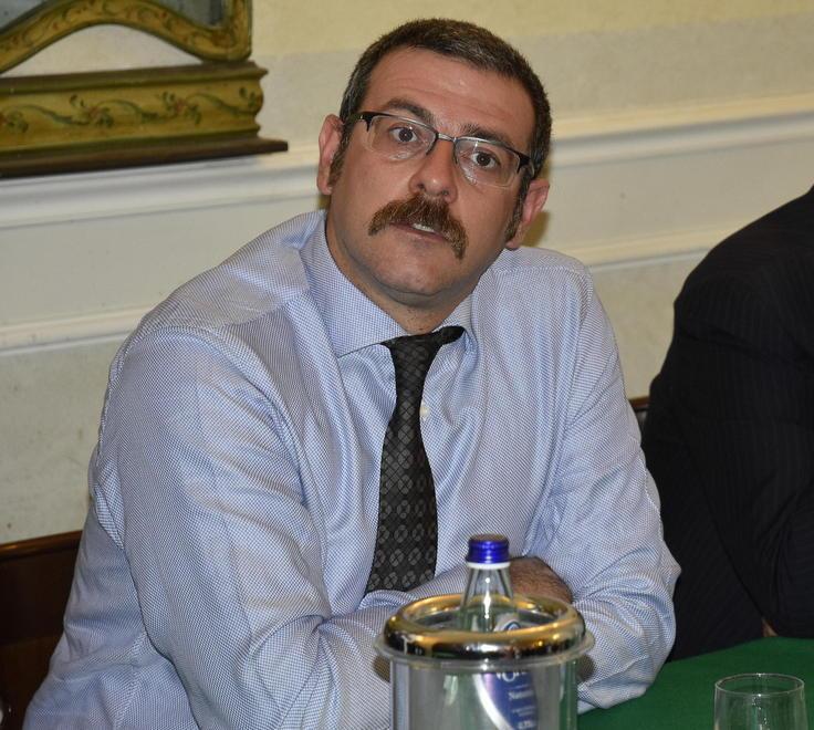Pd nel guado, Ariganello concilia 