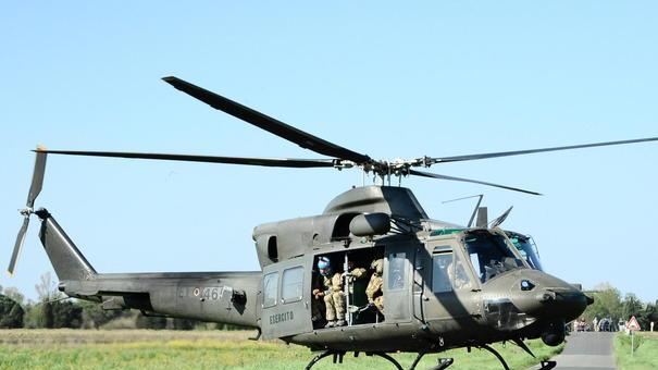 Paracadutista lucchese ferita dallo scoppio di un mortaio