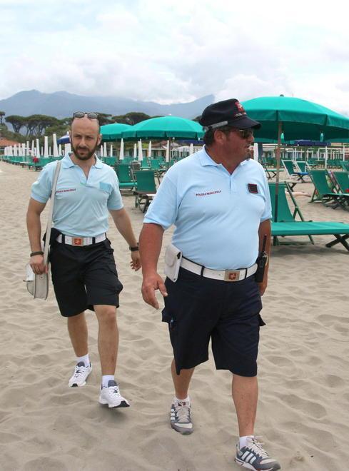 Arrivano le vedette contro i vigili anti-venditori abusivi 