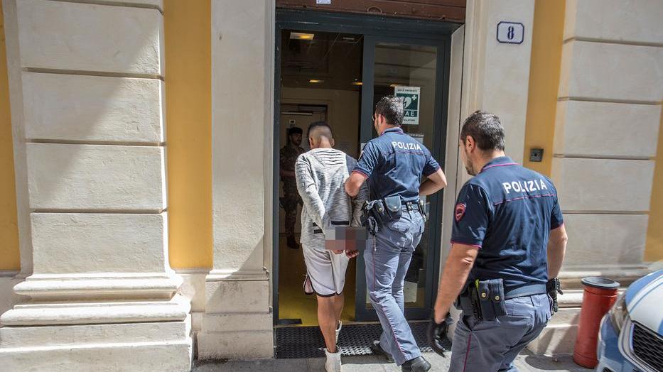 Divieto di stare a Modena: 19enne torna e ruba una bici