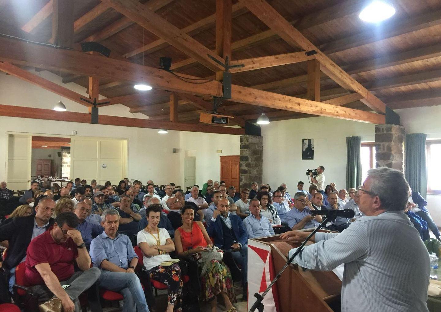 Nel Pd si lavora alla tregua ma resta l’incognita Soru 