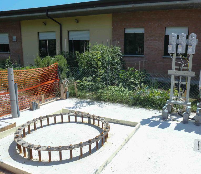 Reggio Emilia, rabbia dei residenti per l’antenna telefonica a pochi metri dall'asilo
