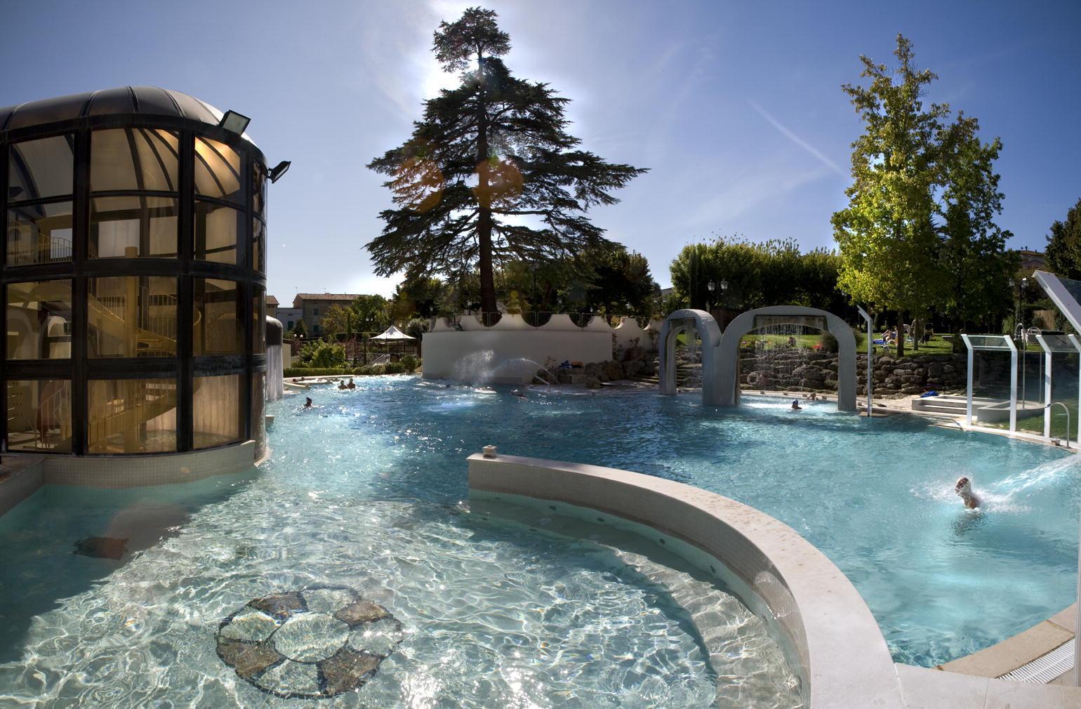 La piscina delle Terme a Casciana