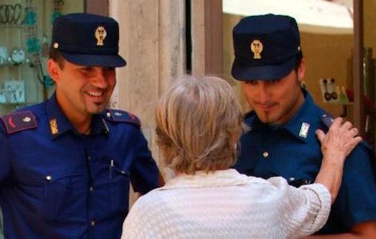 Reggio Emilia, allarme truffe agli anziani al Mirabello: due donne derubate in poche ore 