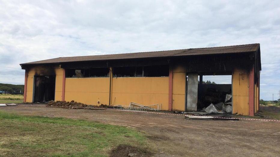 A fuoco il capannone di una cantina