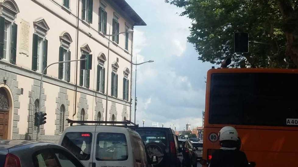 Tutti in fila davanti ai Quattro Mori
