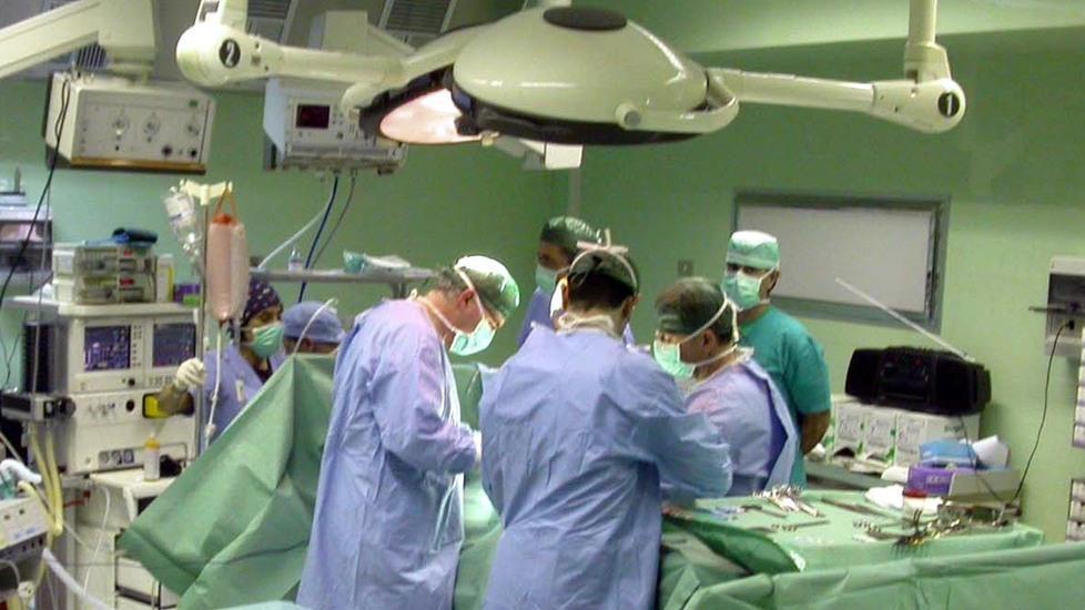 A 78 anni dona il fegato a un bimbo e gli salva la vita