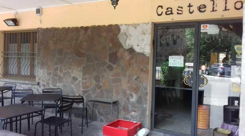 Ladri di notte al bar Castello Sradicato il distributore 