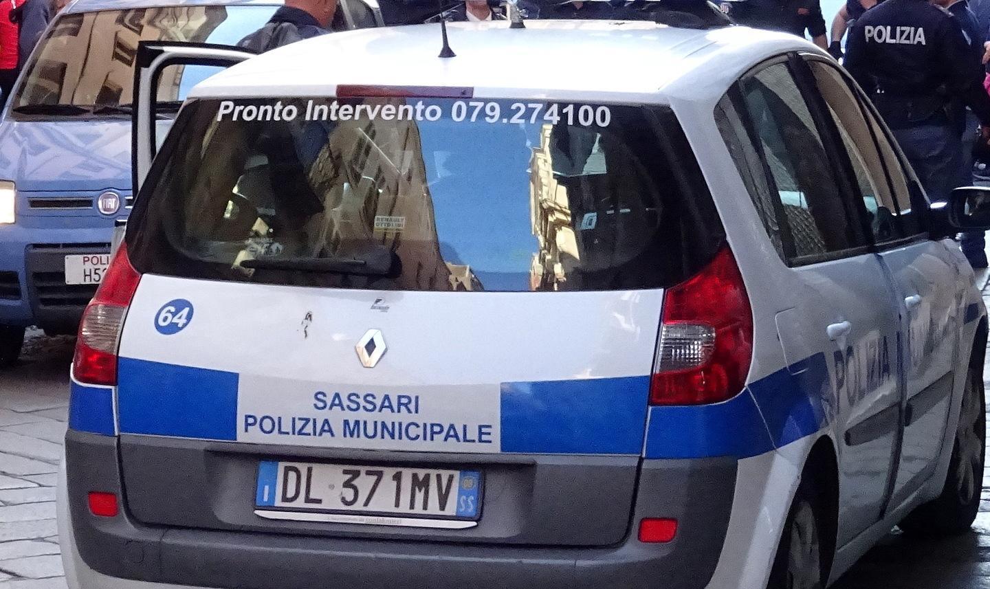 Muore e dopo qualche ora occupano la sua casa, tre denunciati