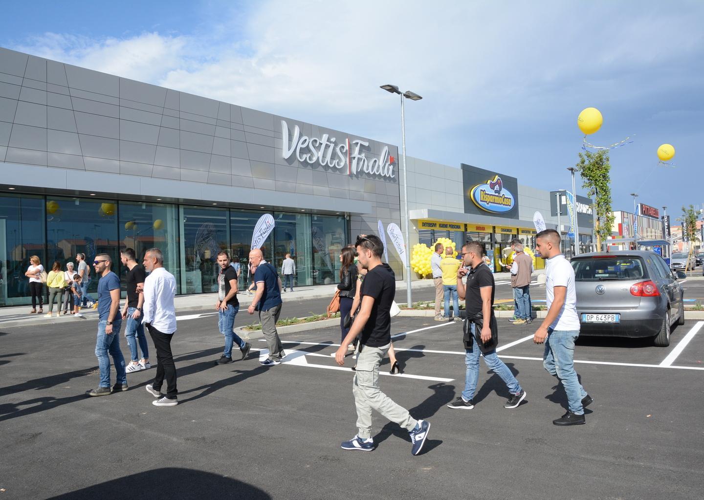 Inaugurati i primi quattro maxi negozi 