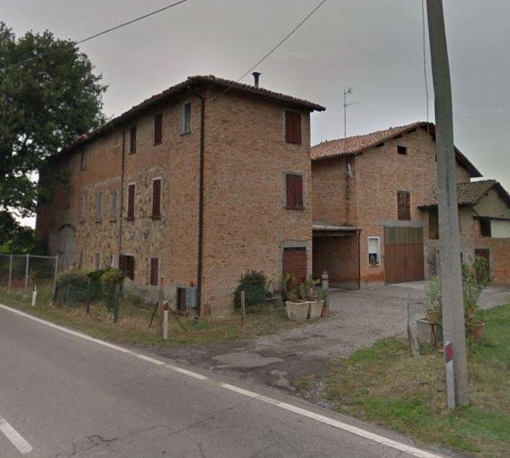 Crolla un tetto in via Lenin Un altro borgo è a rischio 