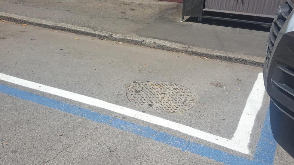 Reggio Emilia, nuovi stalli "a due colori" per i residenti