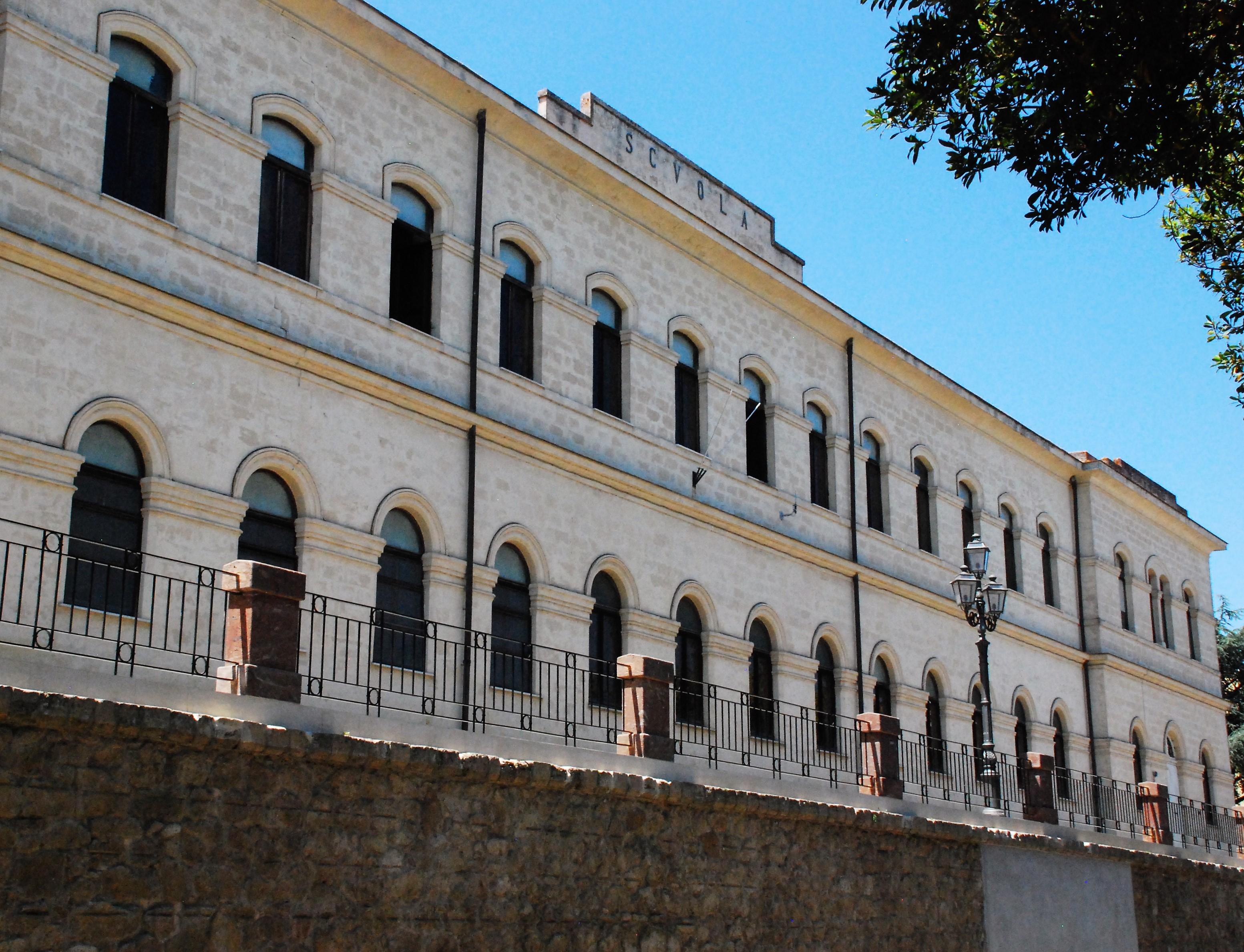 Maltrattamenti a scuola, la maestra al bambino: "Sei grasso e puzzi"
