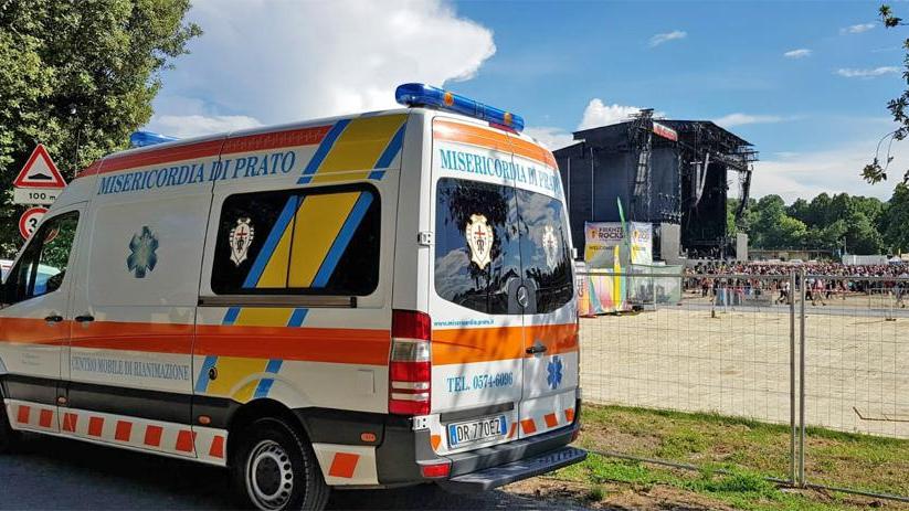 Un'ambulanza della Misericordia di Prato al Firenze Rocks Festival