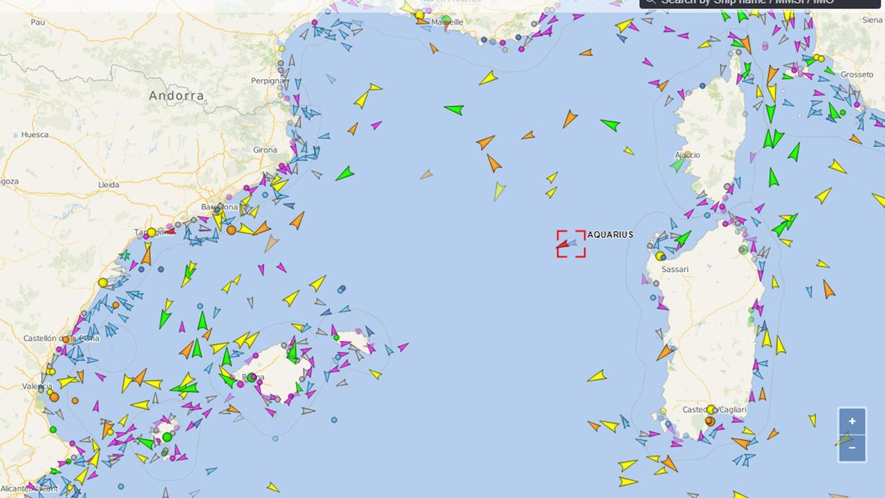Aquarius verso Valencia, da Olbia viveri e giocattoli