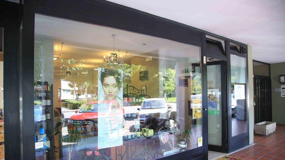 Reggio Emilia, torna l’incubo dei parrucchieri: svaligiato un altro salone