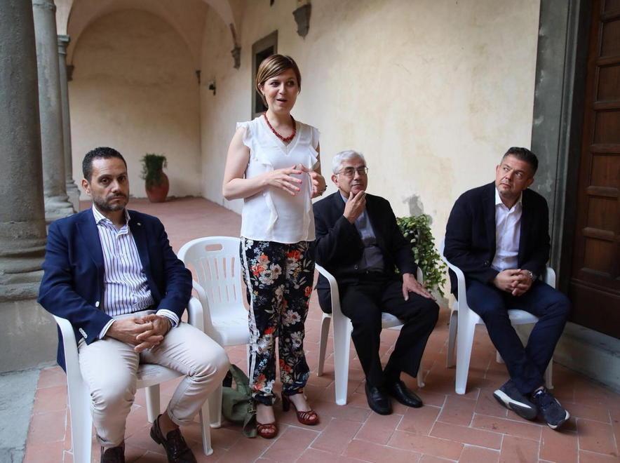 Tondi robbiani restaurati da 2 imprenditori 