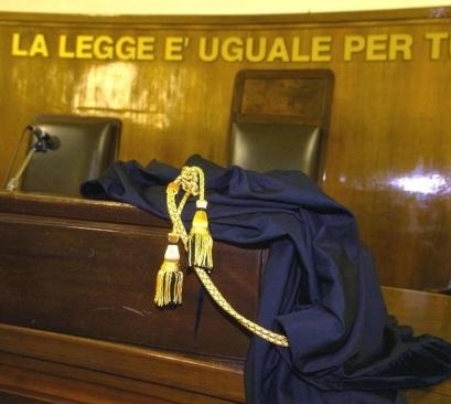 Falso in scrittura privata e truffa: rinviato a giudizio 