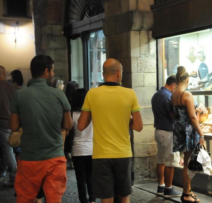 Confcommercio «Negozi aperti per l’Arcobaleno»