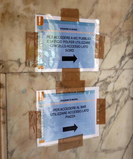 Massa, tra transenne e calcinacci, la dura vita del pendolare 
