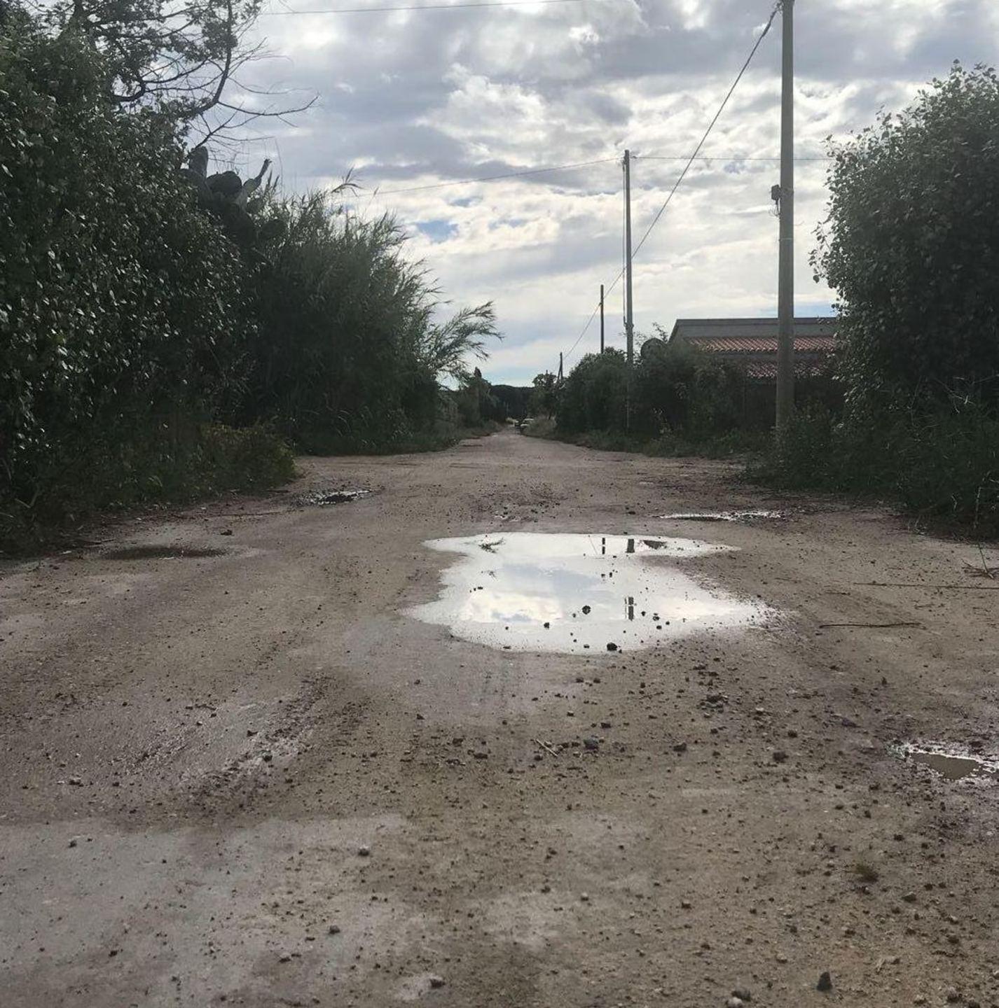 Sorso, 6 mesi dopo i lavori la strada è già una groviera 