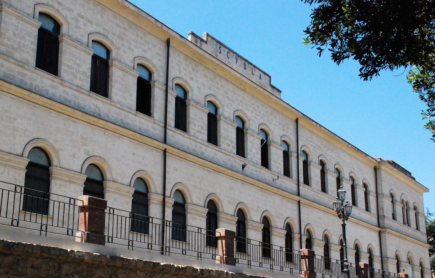 «Sei grasso e puzzi» maestra di Nulvi finisce a giudizio 