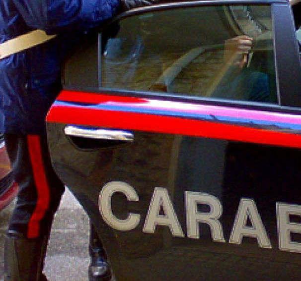 Vetri rotti e ingresso distrutto, vandali in azione alle materne