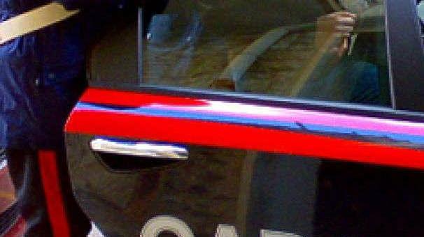 Vetri rotti e ingresso distrutto, vandali in azione alle materne