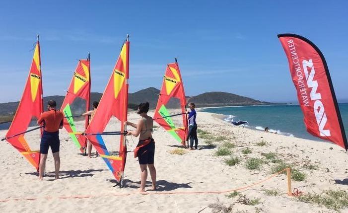 Scuola di kite surf Il Comune: «I punti sono da rivalutare» 