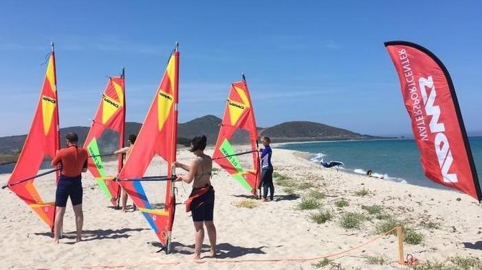 Scuola di kite surf Il Comune: «I punti sono da rivalutare»