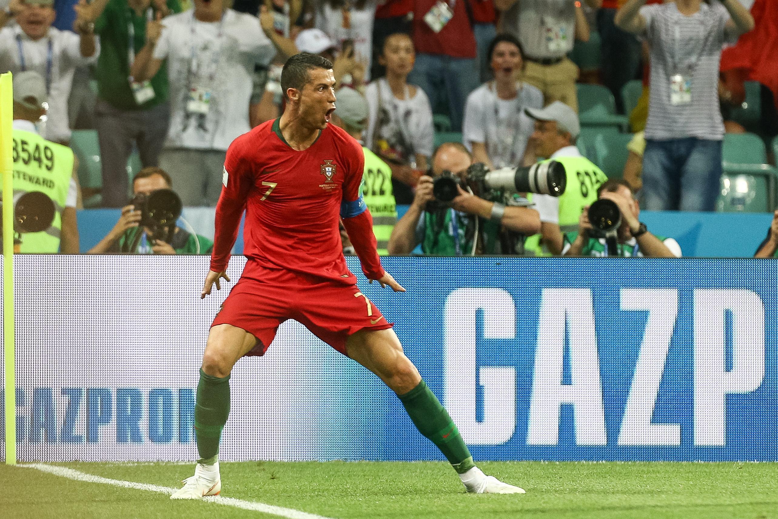Cristiano Ronaldo esulta dopo uno dei suoi tre gol
