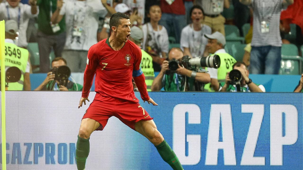 Cristiano Ronaldo esulta dopo uno dei suoi tre gol