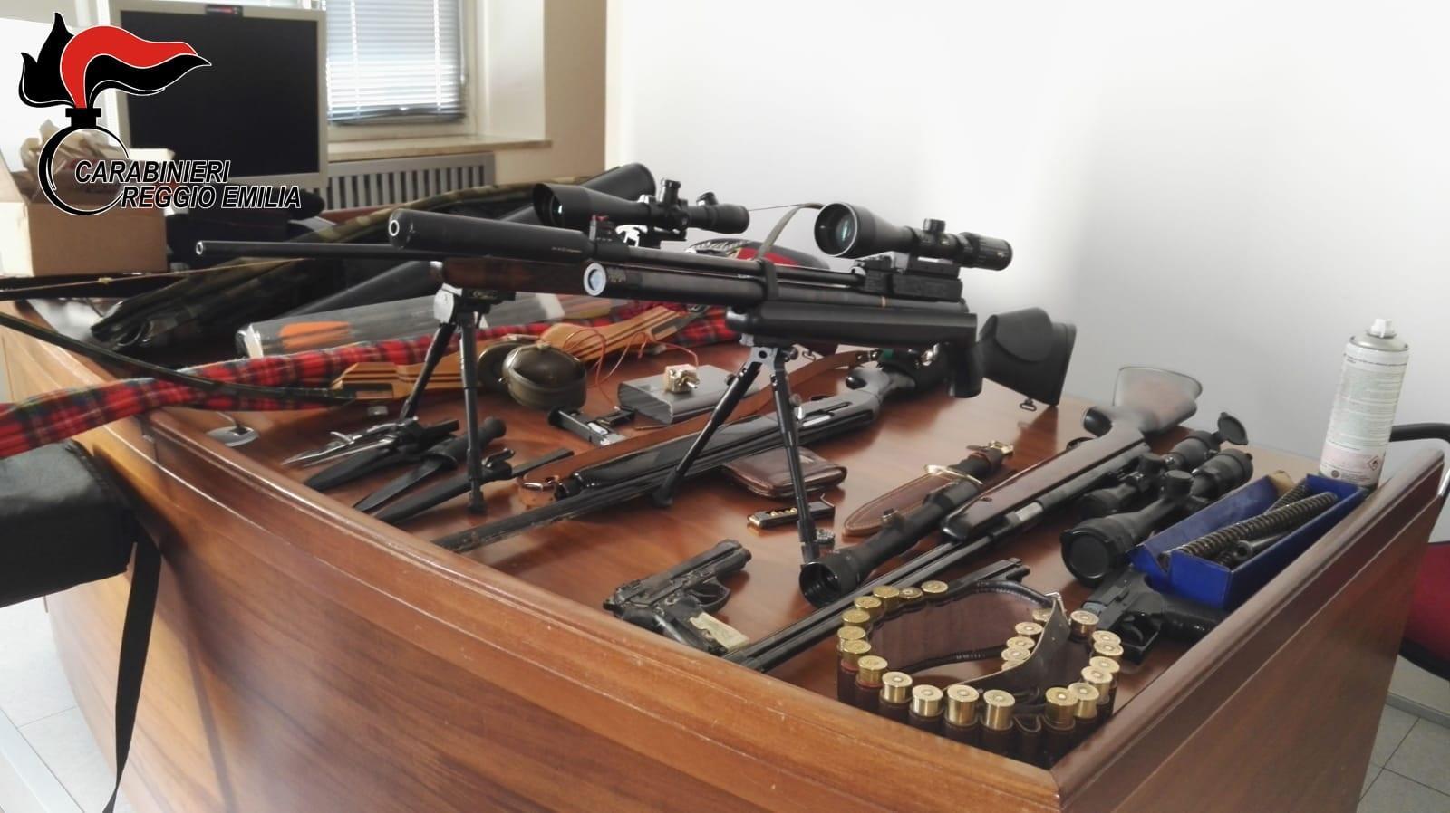 I carabinieri sequestrano l'arsenale dei calabresi: tre arresti
