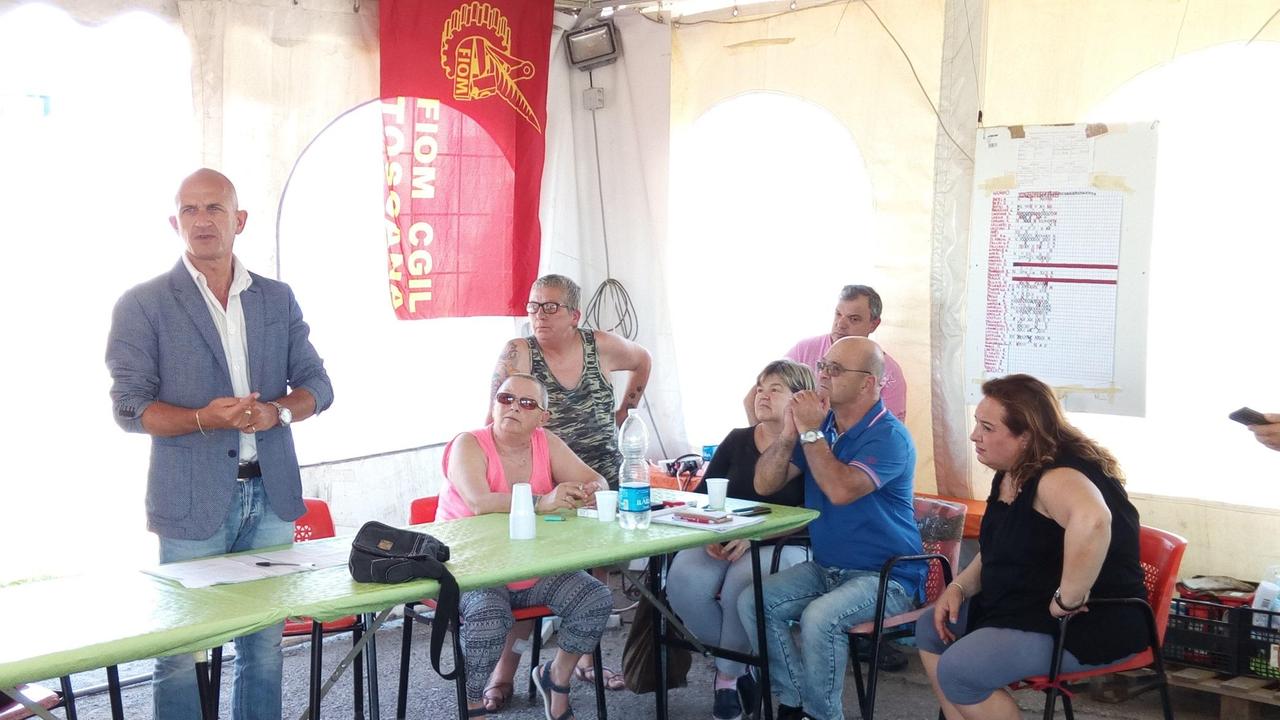 Lavoratori della Tmm con il sindacalista Massimo Braccini