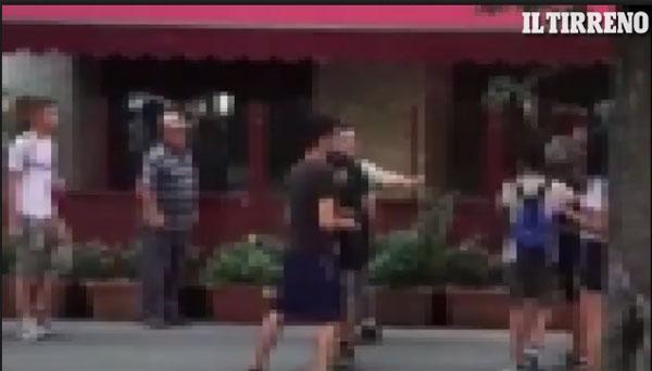 Accusato di aver minacciato una ragazzina: scoppia il parapiglia - Video 