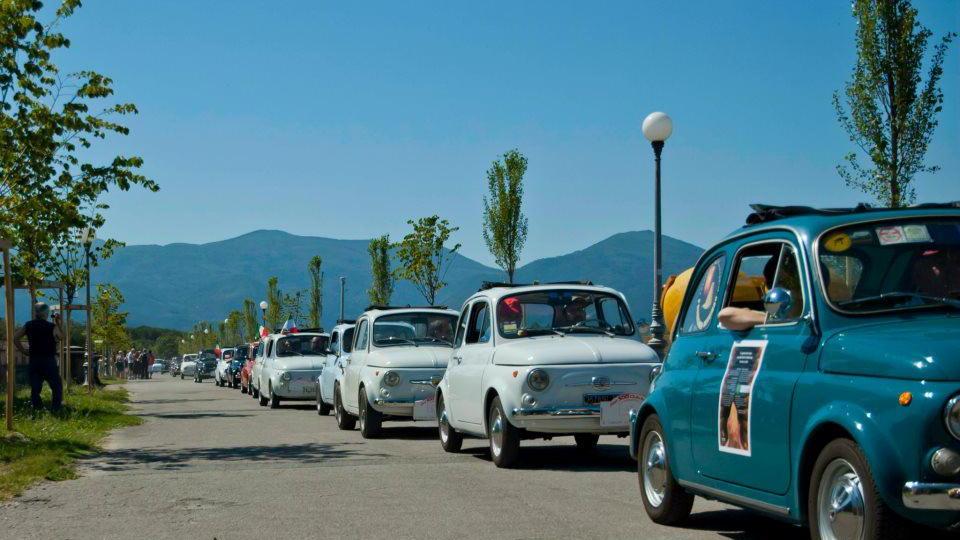 Fiat 500 sulle Mura di Lucca