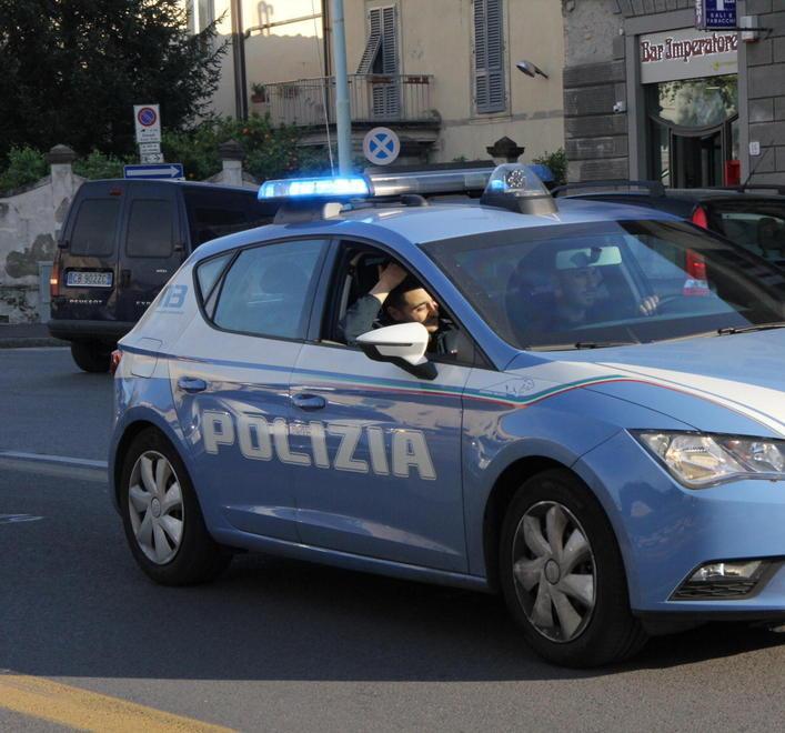 Saccheggiano una casa e vengono subito arrestati 