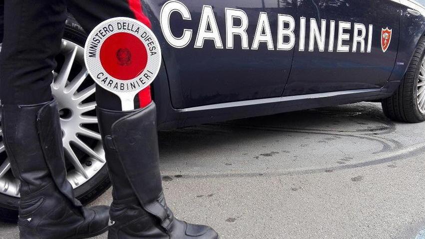 Spara dall’auto in corsa panico in piazza Gramsci