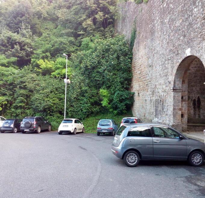 Il caos nei parcheggi denunciato dalla lista civica