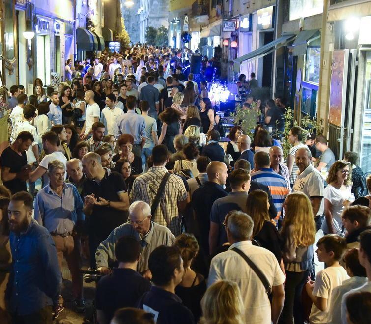 Cultura e shopping, è la festa più lunga 