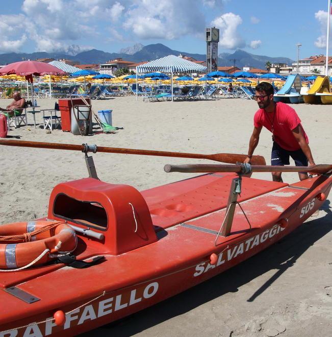 Versilia, bagnino esclusivo solo per un terzo degli stabilimenti 