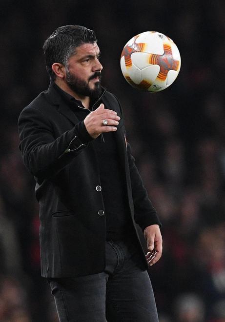 Milan, Li parla bene ma non mette i soldi «Tutto ok entro il 28» 